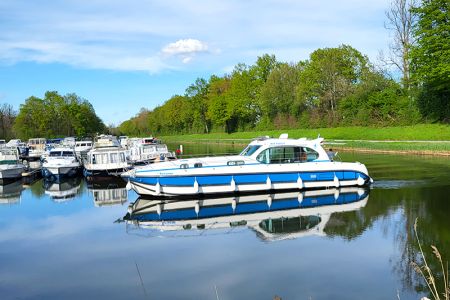 8. Become a captain or a ship boy on the Saône!